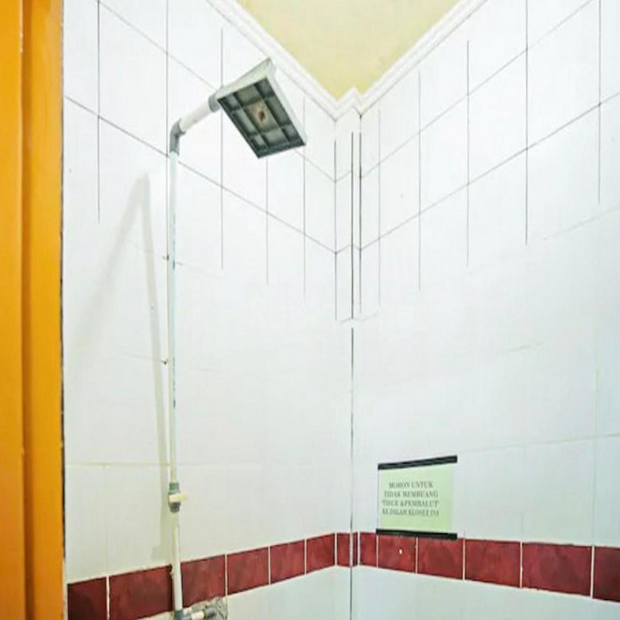 OYO 90998 Wisma Pinggir Tanjung Pinang Esterno foto
