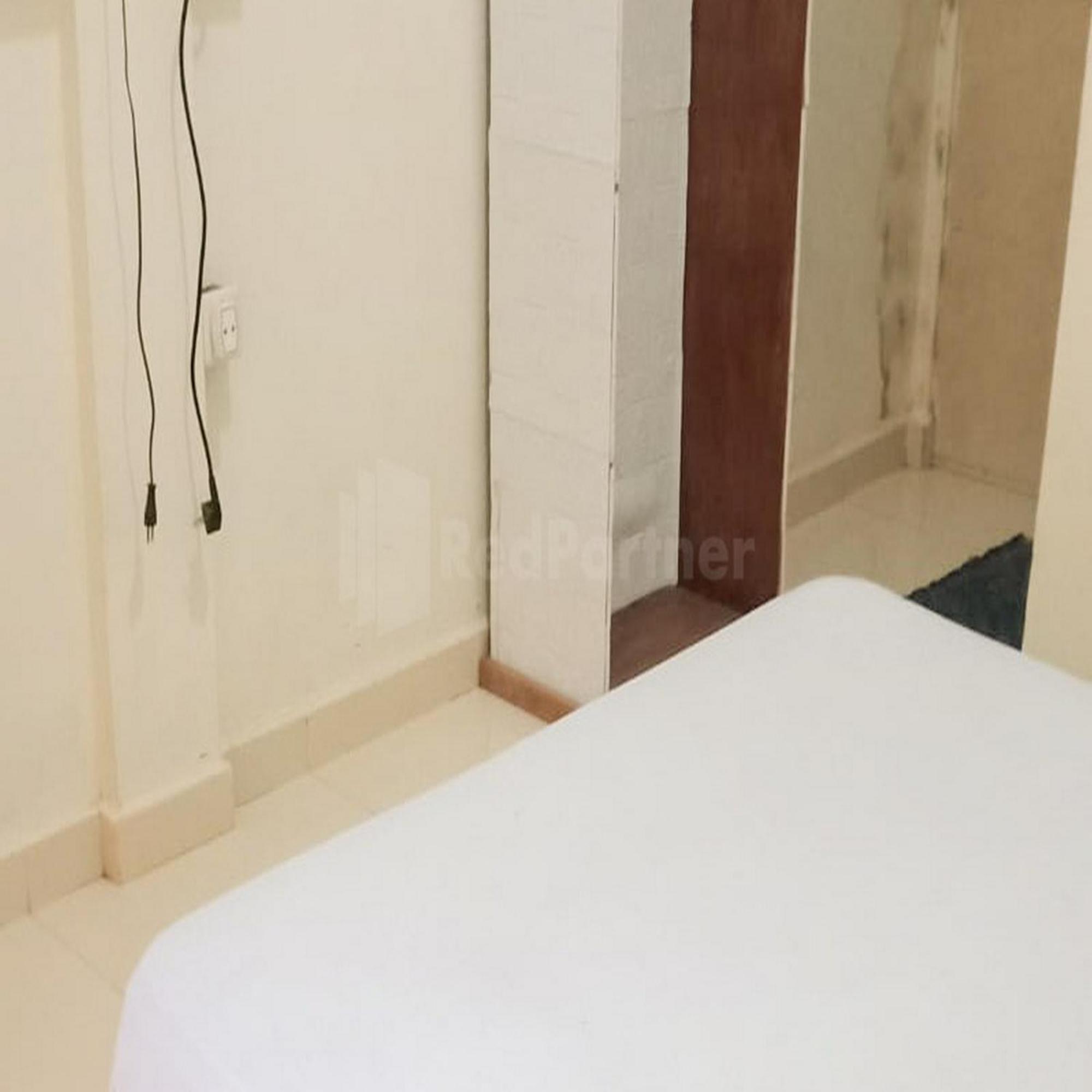 OYO 90998 Wisma Pinggir Tanjung Pinang Esterno foto